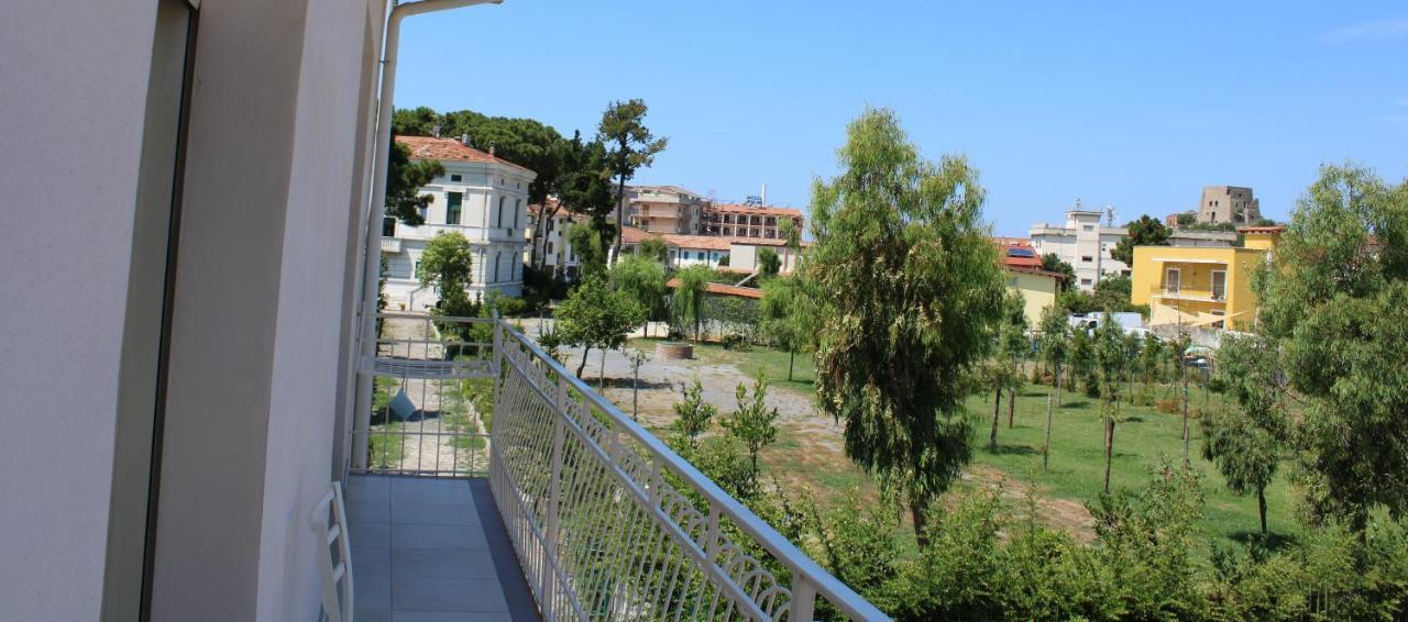 Afrodite Hotel Scalea Buitenkant foto