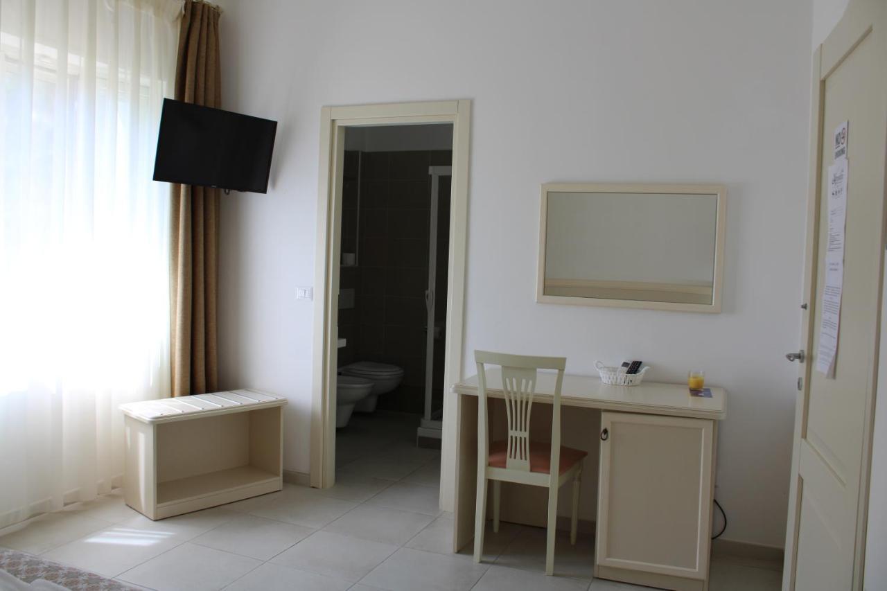 Afrodite Hotel Scalea Buitenkant foto
